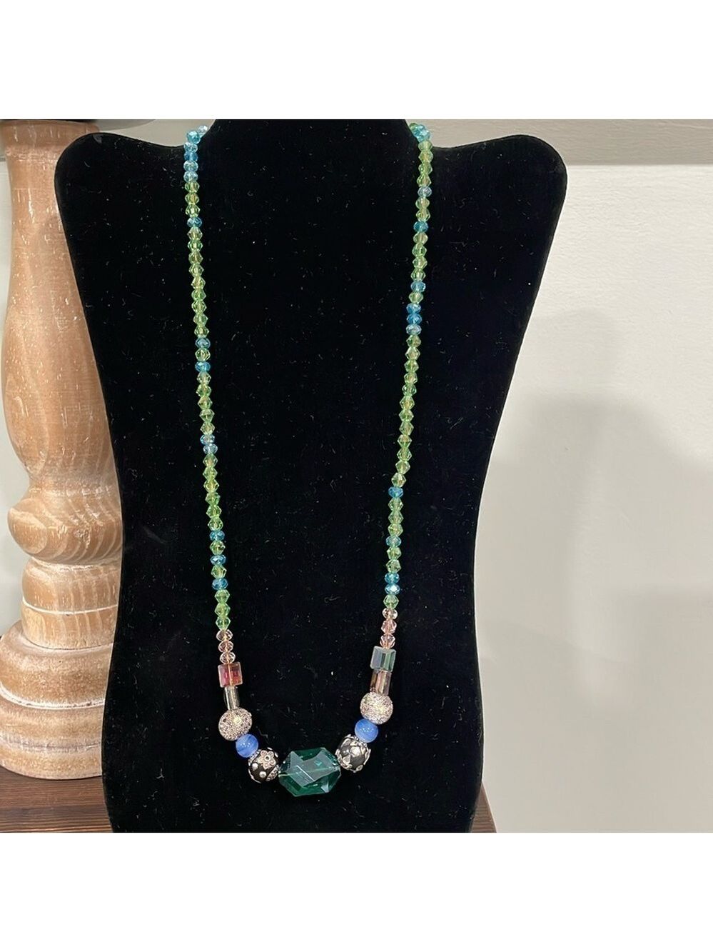 Art glass blue and green vintage beaded necklace